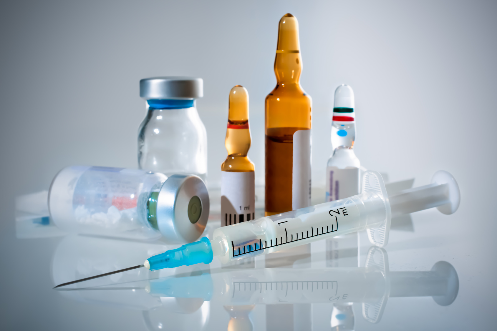 Vials and ampoules of injectable drugs